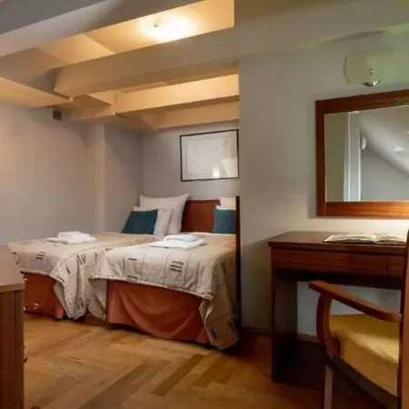 Red Brick كراكوفيا