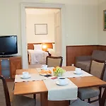 Red Brick Aparthotel 3*